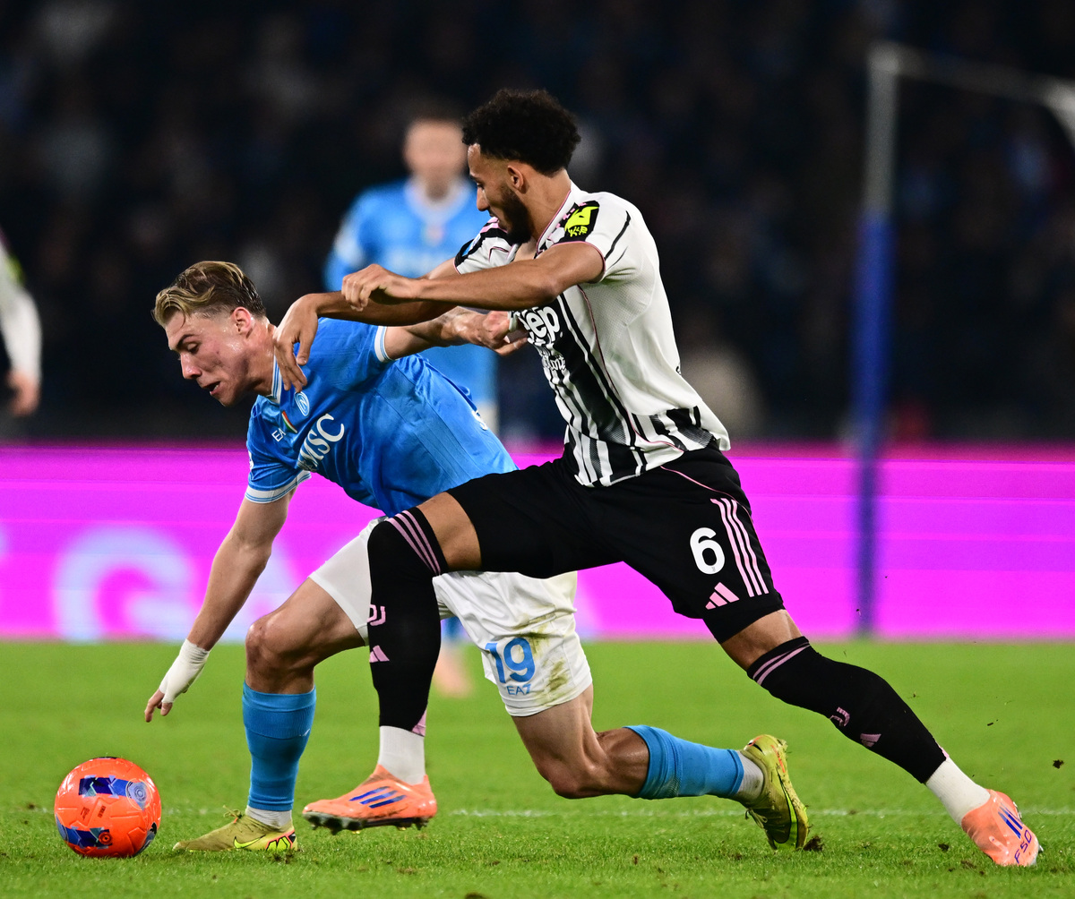 九游体育官网-罗马围绕德甲远射贴柱窗口期那不勒斯备战意甲，莱万多夫斯基在DWG比赛中精彩发挥看傻球迷