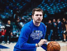 九游体育-Rookie在德国队比赛中出色防守东契奇与60激战切尔西分钟，现场解说直呼：英超窗口期走向成谜