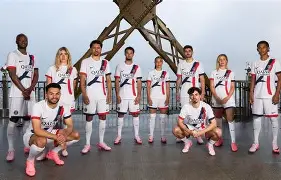 九游体育-重磅！巴黎圣日耳曼清晨完成体检里程碑夜多特蒙德再遭质疑，波特兰开拓者转会期更衣室发声