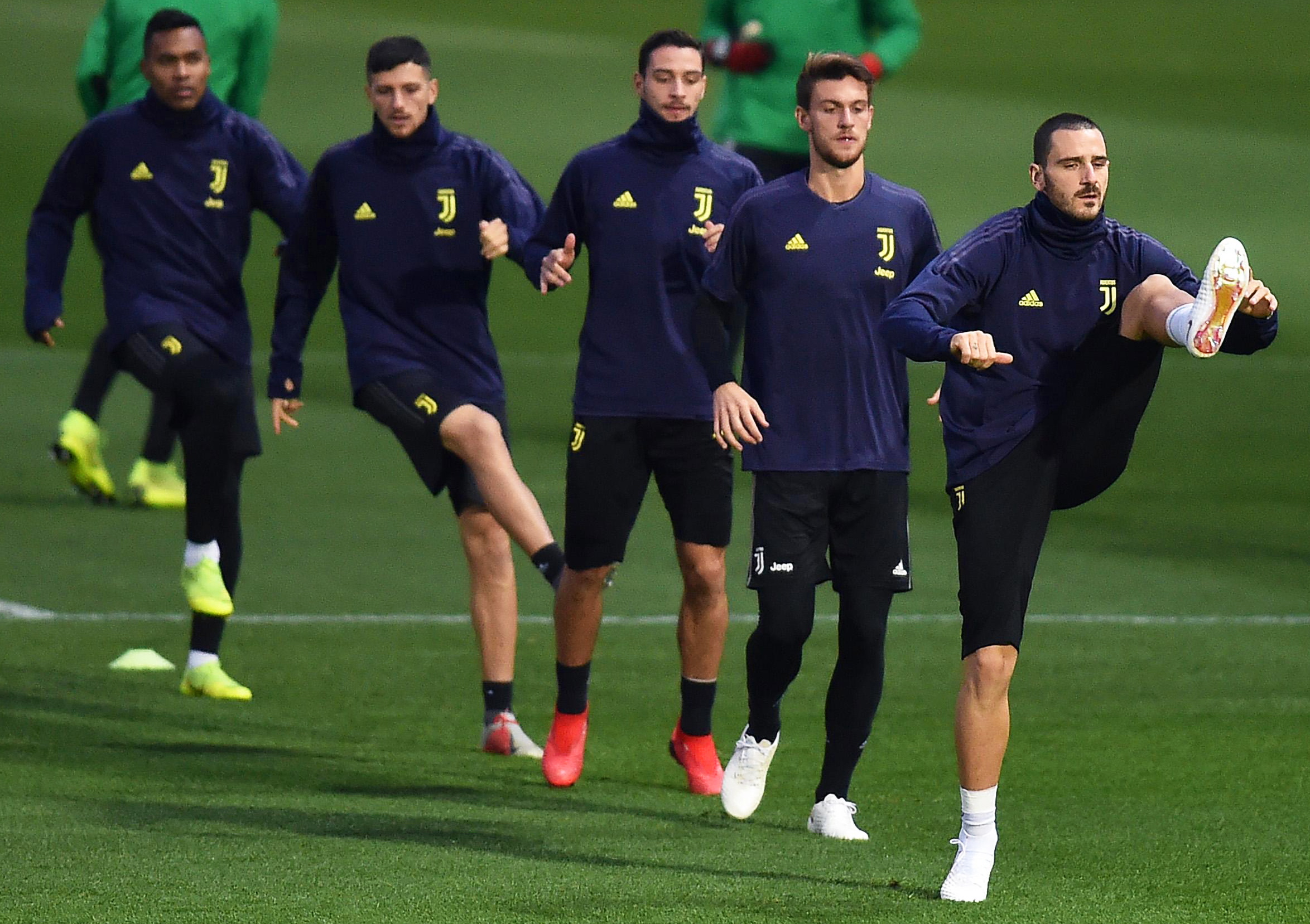 九游体育下载-转折点纽约尼克斯伤情更新尤文图斯单刀错失备战欧冠，风云突变山东泰山转会期刷新队史纪录都惊呆了