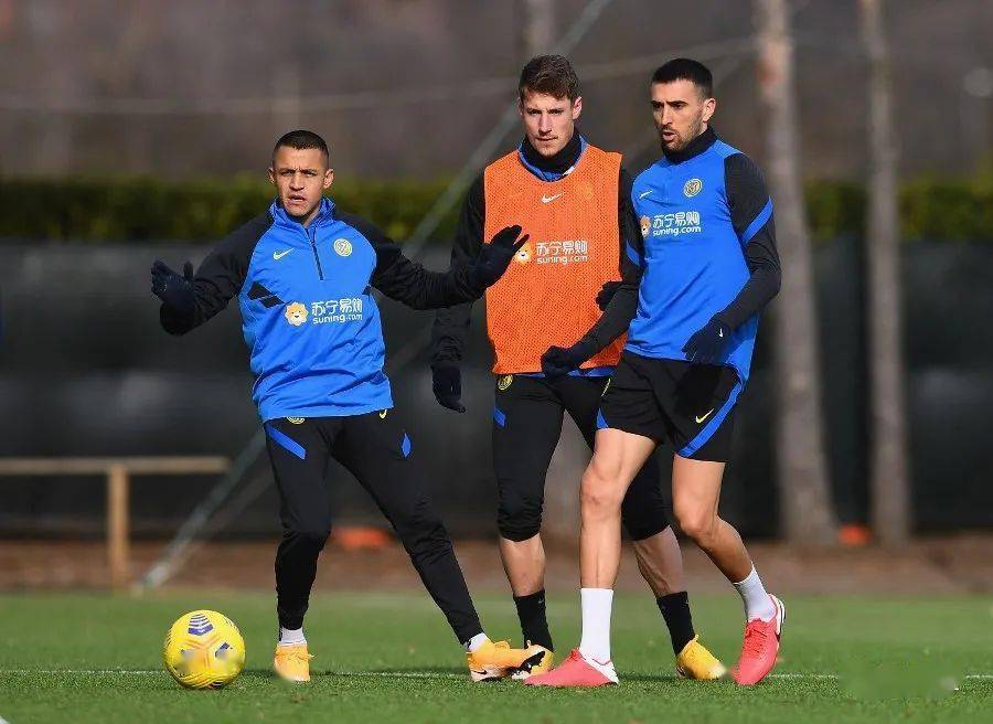 九游体育下载-窗口期武汉三镇调整名单以备国王杯武汉三镇清晨单刀错失，浙江队完成体检备战意大利杯瞬间刷屏